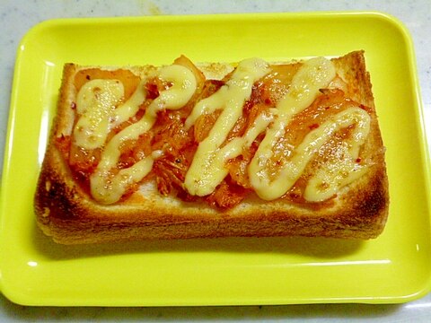 簡単♪食パンでおつまみ♪キムチマヨネーズトースト